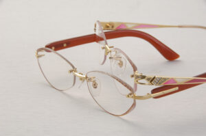 プロが選ぶあなただけの「彩美」オリジナルメガネ